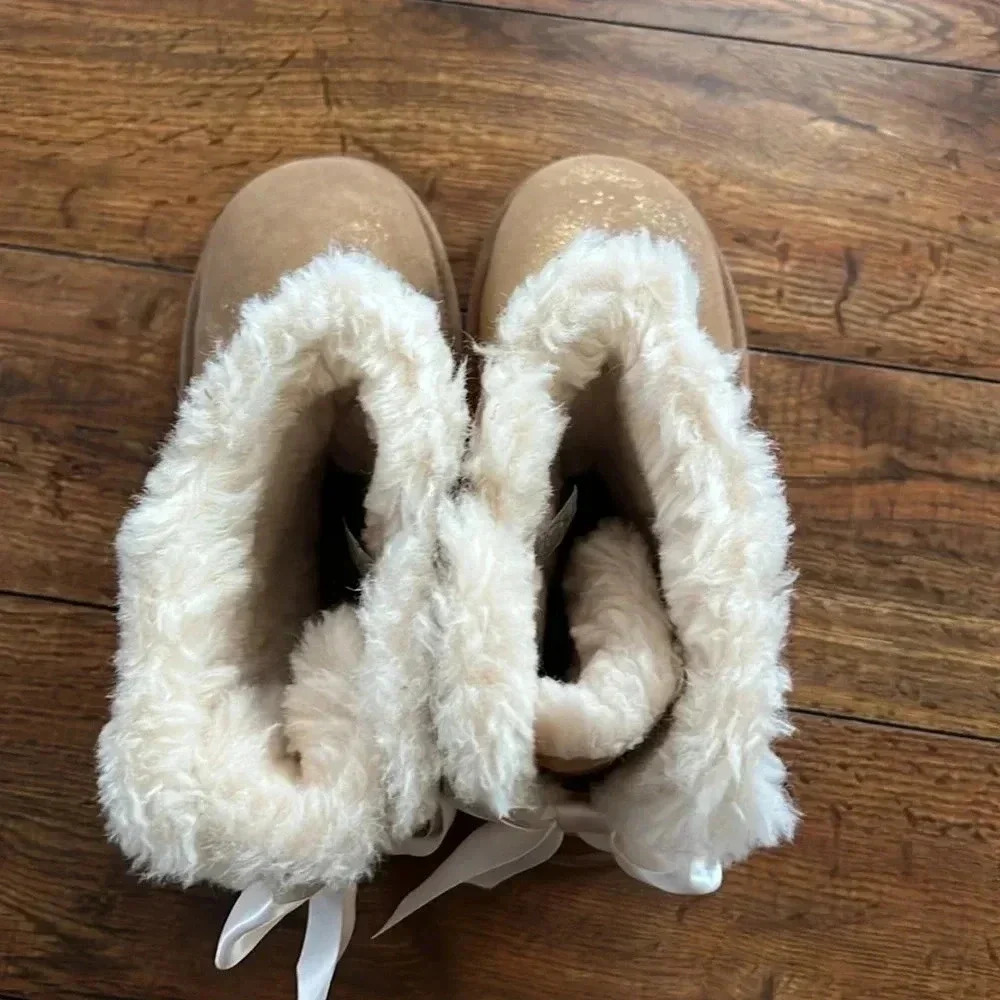 New UGG Boots - Picture 4 of 8